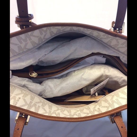 MICHAEL Michael Kors Large Jet Set. - Picture 7 of 8